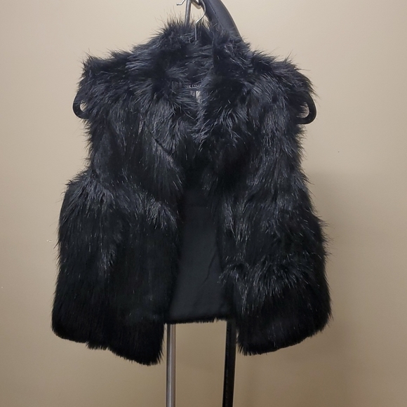 Faux fur vest Canadian Made - Picture 2 of 4